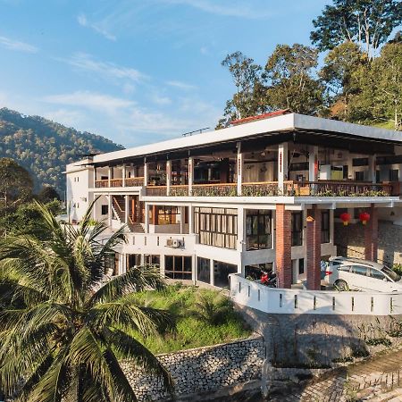 Ellin Forest Karaoke & Pool Resort Bukit Tinggi Bentong Kültér fotó