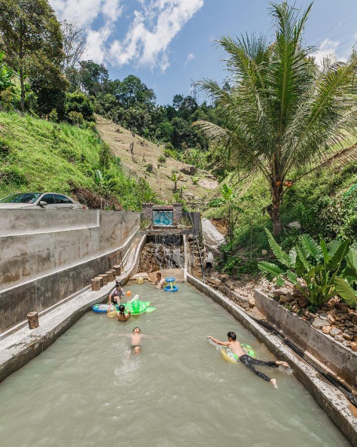 Ellin Forest Karaoke & Pool Resort Bukit Tinggi Bentong Kültér fotó